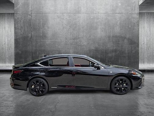 2022 Lexus ES 300h F SPORT