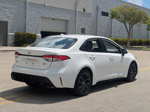 Ice Cap 2023 Toyota Corolla SE