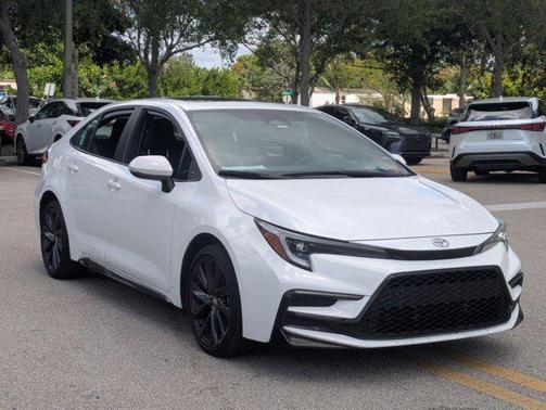 Ice Cap 2023 Toyota Corolla SE