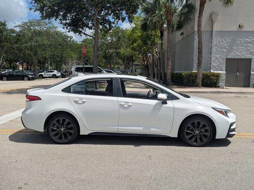 Ice Cap 2023 Toyota Corolla SE