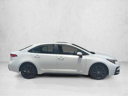 Ice Cap 2023 Toyota Corolla SE