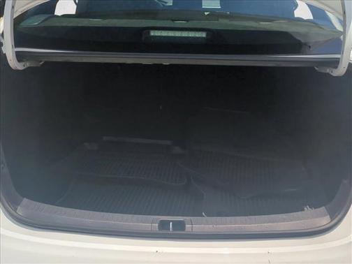 Ice Cap 2023 Toyota Corolla SE