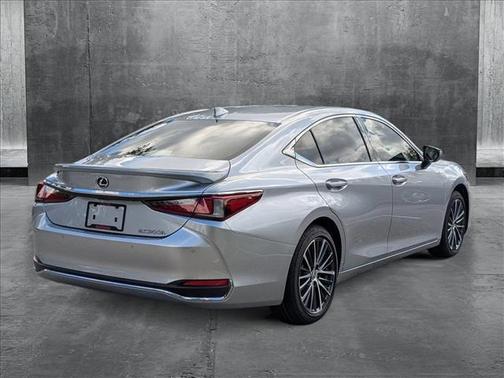2025 Lexus ES 300h Base