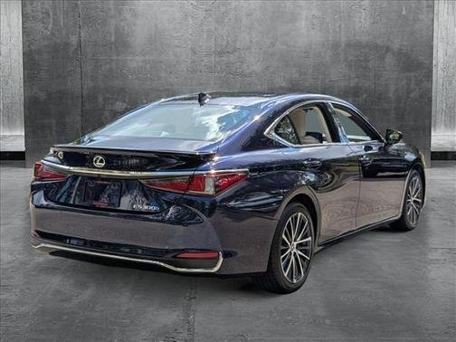 2025 Lexus ES 300h Base