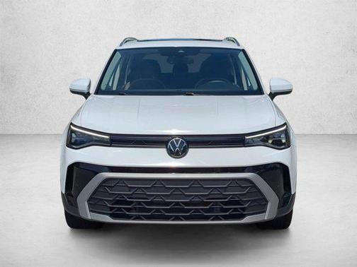 Pure White 2025 Volkswagen Taos 1.5T SE
