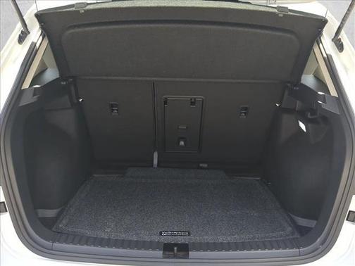 Pure White 2025 Volkswagen Taos 1.5T SE