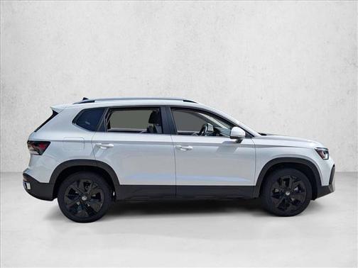 Pure White 2025 Volkswagen Taos 1.5T SE