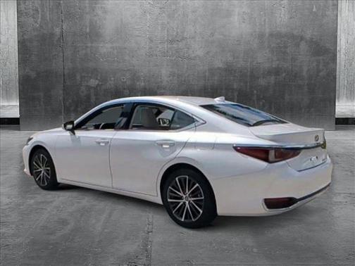 2025 Lexus ES 300h Base