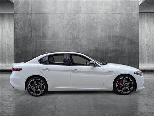 2023 Alfa Romeo Giulia Veloce RWD