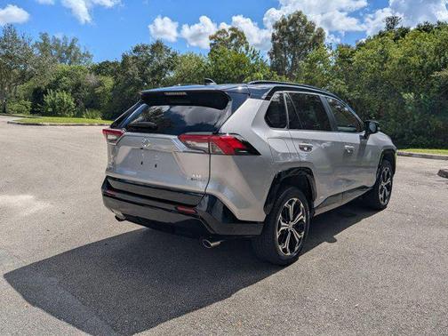 2025 Toyota RAV4 Hybrid SE