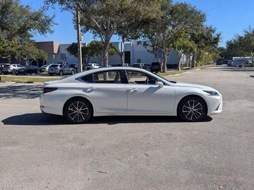 2022 Lexus ES 350 Base