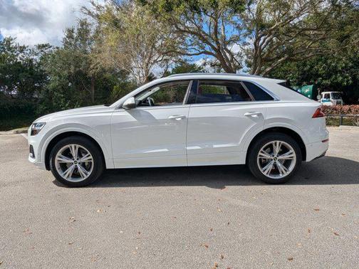 2022 Audi Q8 55 Premium Plus