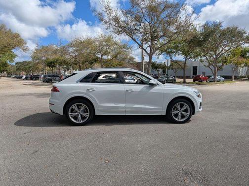 2022 Audi Q8 55 Premium Plus