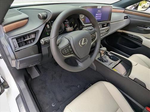 2025 Lexus ES 300h Base