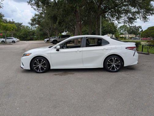 2020 Toyota Camry SE
