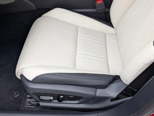 2025 Lexus ES 300h Luxury