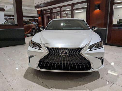 2025 Lexus ES 300h Base