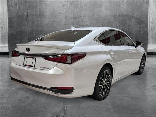2025 Lexus ES 300h Base