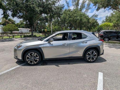 Atomic Silver [Silve 2019 Lexus UX 200 Base