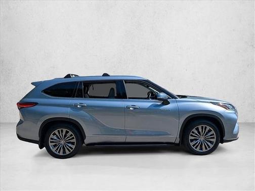 Moon Dust 2021 Toyota Highlander Hybrid Platinum