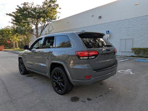 2022 Jeep Grand Cherokee Laredo
