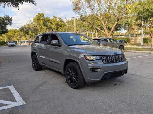 2022 Jeep Grand Cherokee Laredo