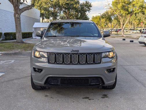 2022 Jeep Grand Cherokee Laredo