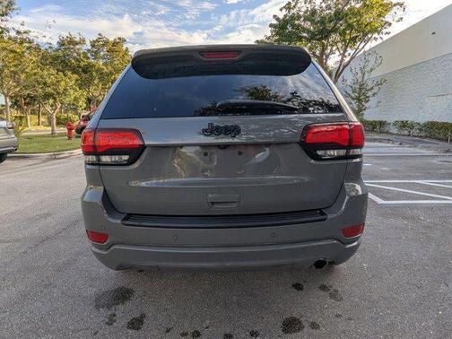 2022 Jeep Grand Cherokee Laredo