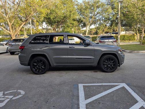 2022 Jeep Grand Cherokee Laredo