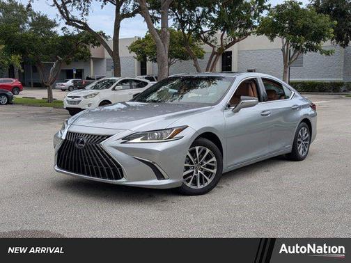 2022 Lexus ES 300h Base