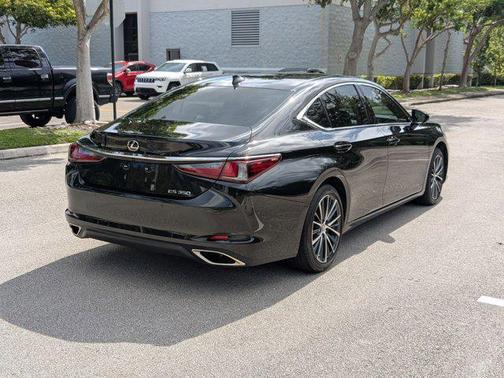 2022 Lexus ES 350 Base