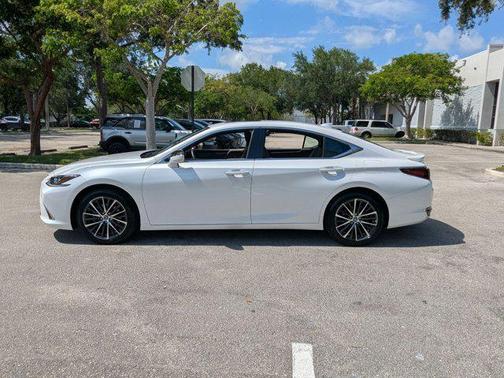 Eminent White Pearl 2025 Lexus ES 300h Base