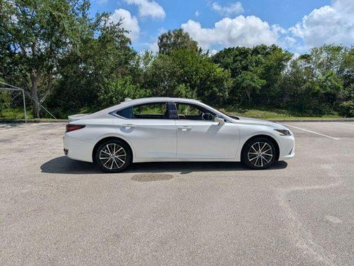 Eminent White Pearl 2025 Lexus ES 300h Base