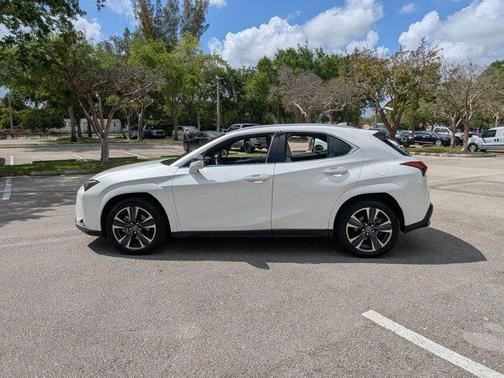 Eminent White Pearl 2025 Lexus UX 300h Premium