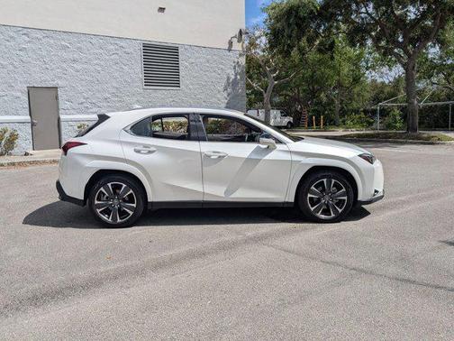 Eminent White Pearl 2025 Lexus UX 300h Premium