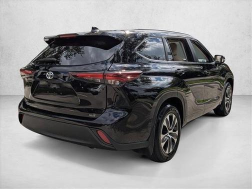 2025 Toyota Highlander XLE