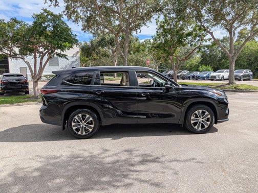 2025 Toyota Highlander XLE