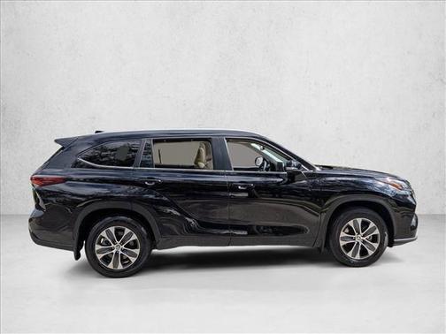 2025 Toyota Highlander XLE