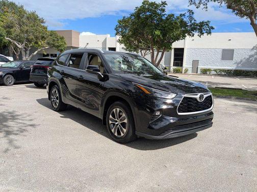 2025 Toyota Highlander XLE