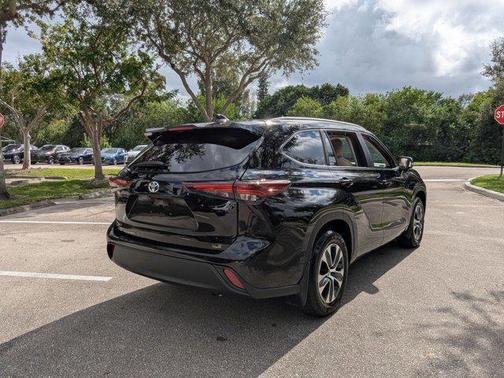 2025 Toyota Highlander XLE