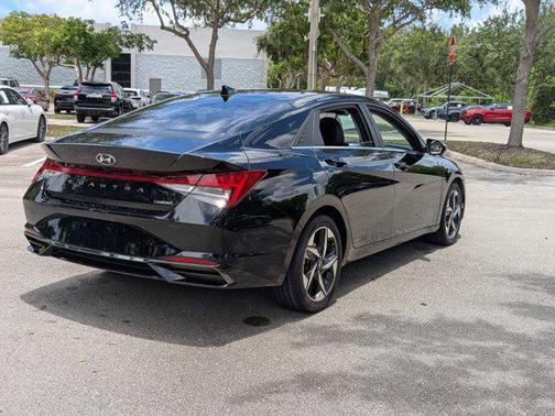 2021 Hyundai ELANTRA Limited