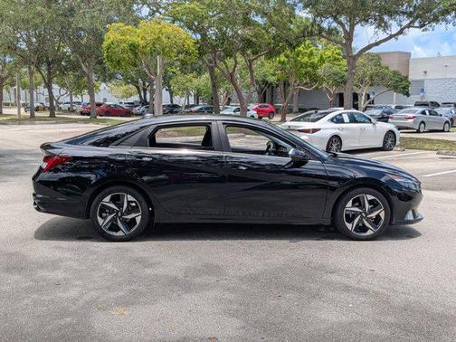 2021 Hyundai ELANTRA Limited