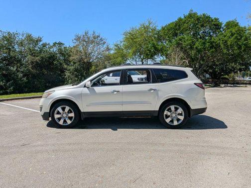White Diamond Tricoat 2014 Chevrolet Traverse LTZ