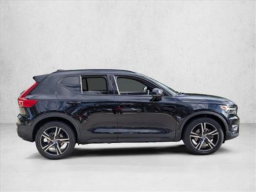 2020 Volvo XC40 T4 R-Design