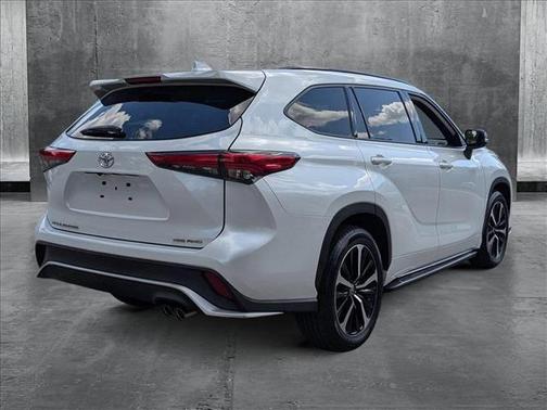 2022 Toyota Highlander XSE