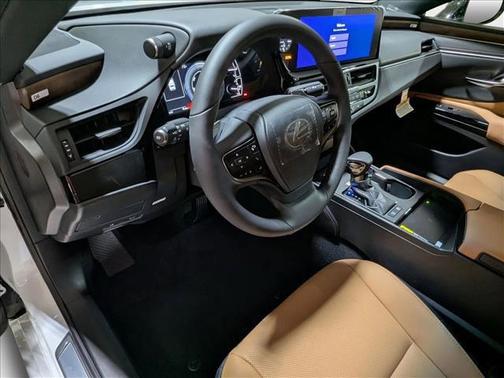 2025 Lexus ES 300h Base