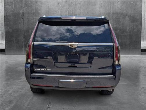 2018 Cadillac Escalade Luxury