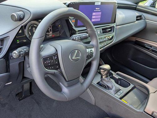 2025 Lexus ES 300h Base