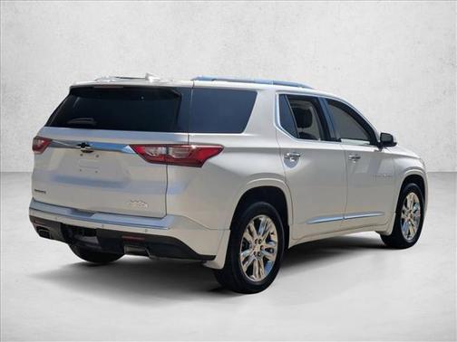 Iridescent Pearl Tricoat 2021 Chevrolet Traverse High Country