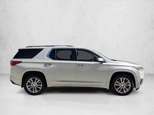 Iridescent Pearl Tricoat 2021 Chevrolet Traverse High Country